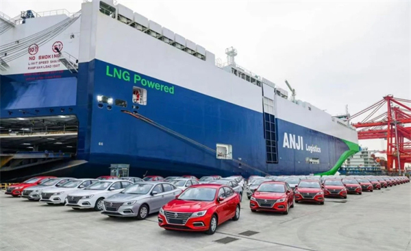 汽车强国路上，步履不停的上汽