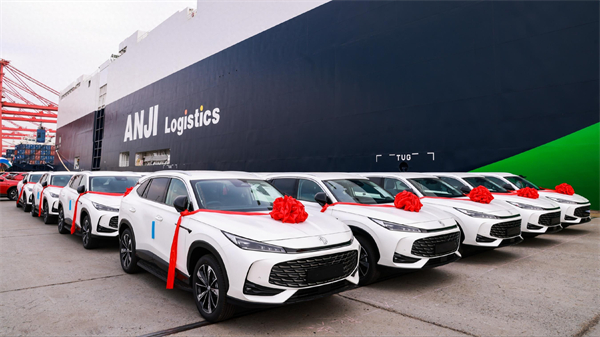 四维裂变重构增长逻辑，上汽亮出头部车企转型进化新样本