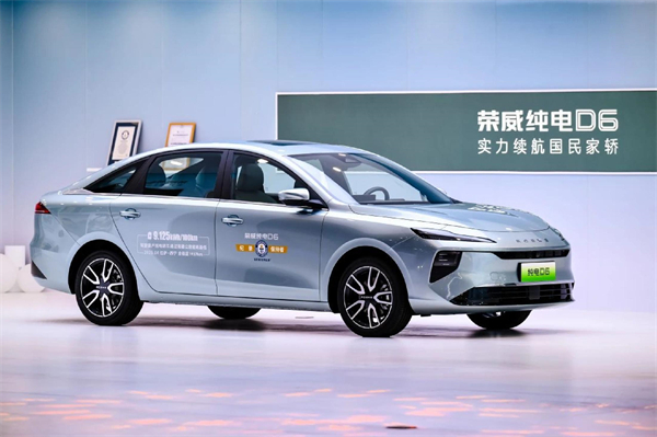 四维裂变重构增长逻辑，上汽亮出头部车企转型进化新样本