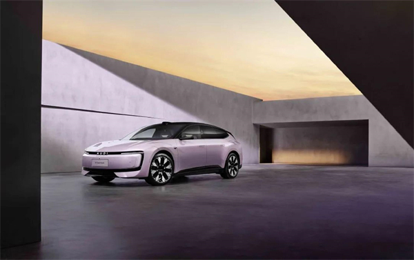 四维裂变重构增长逻辑，上汽亮出头部车企转型进化新样本