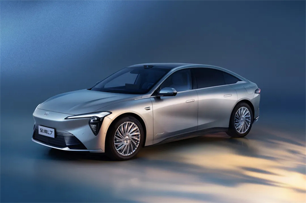 上半年零售销量夺冠，饱和式进攻箭在弦上：上汽势如破竹