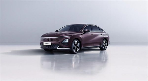 上汽用半年时间，展现出中国汽车“头雁”的变革伟力