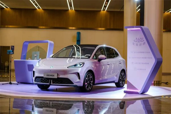 现在的上汽，不仅在增长的快车道上，更在智能电动时代的正中心，重新掌握了市场核心话语权。