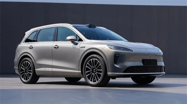 现在的上汽，不仅在增长的快车道上，更在智能电动时代的正中心，重新掌握了市场核心话语权。