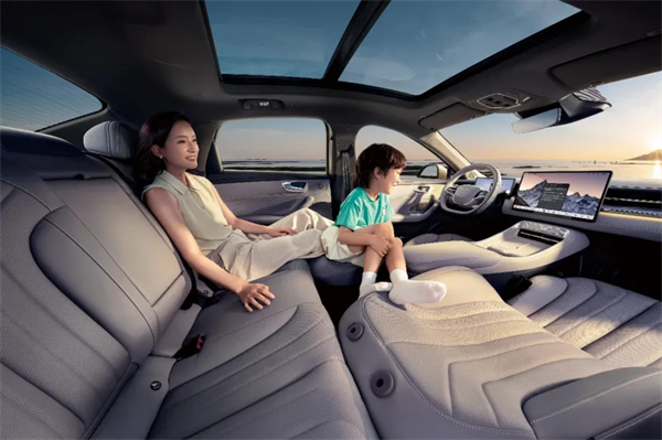 荣威M7 DMH:既要“大美好”,也要“真智能”