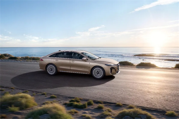 荣威M7 DMH:既要“大美好”,也要“真智能”