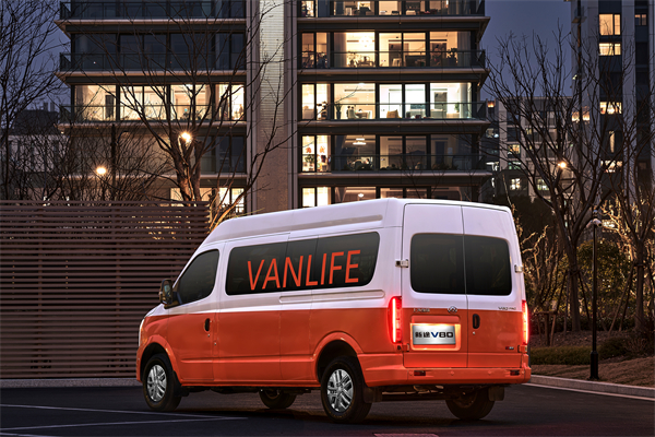 跑得猛、花得少、养得省、全场景！“全场景高价值轻客”上汽大通新途V80 9AT荣耀上市，全面高人一档