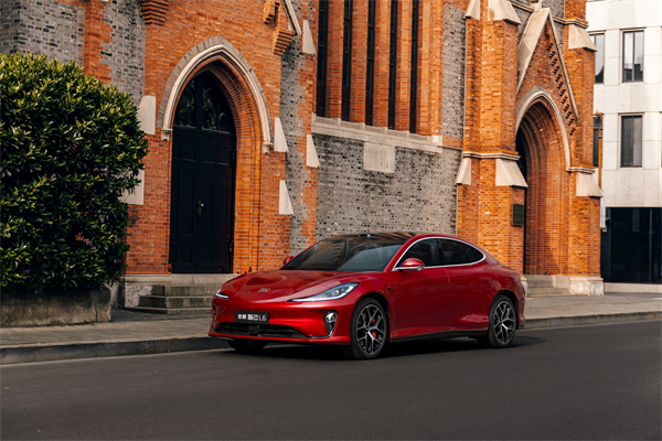 全新智己L6正式发布，预售权益价21.99万元~28.99万元 为都市精致出行而生