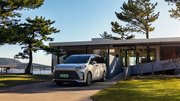 “懂车更懂你”的上汽 整体亮相2025上海国际车展