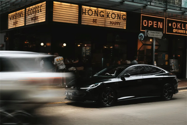 智己汽车重磅登陆香港市场,6系双车同步上市