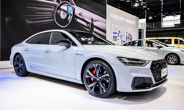 上汽亮相“2025上海碳博会”