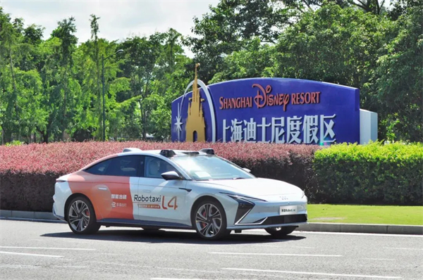 上海首条!上汽享道Robotaxi度假区专线今日开通 自动驾驶直连上海国际旅游度假区与浦东机场
