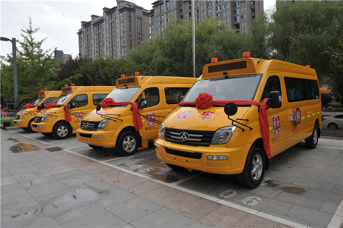 ok138太阳集团携手上海烟草再度向陕西捐赠守护星专用校车